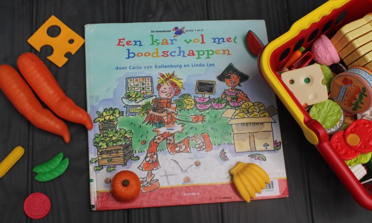 Boek, kar vol boodschappen, winkelmandje, groente, eten