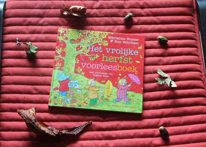 Boek, herfst, blaadjes, eikeltje, olifant, paraplus